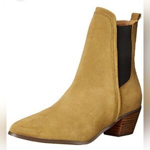 REPORT SIGNATURE IGGBY CHELSEA ANKLE BOOT IN Tan Suede Leather,  Size 7.5